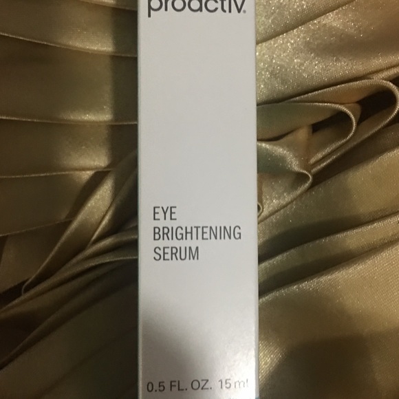 Proactiv Eye Brigtning Serum .5 Oz Vitamins C&E - Picture 6 of 6